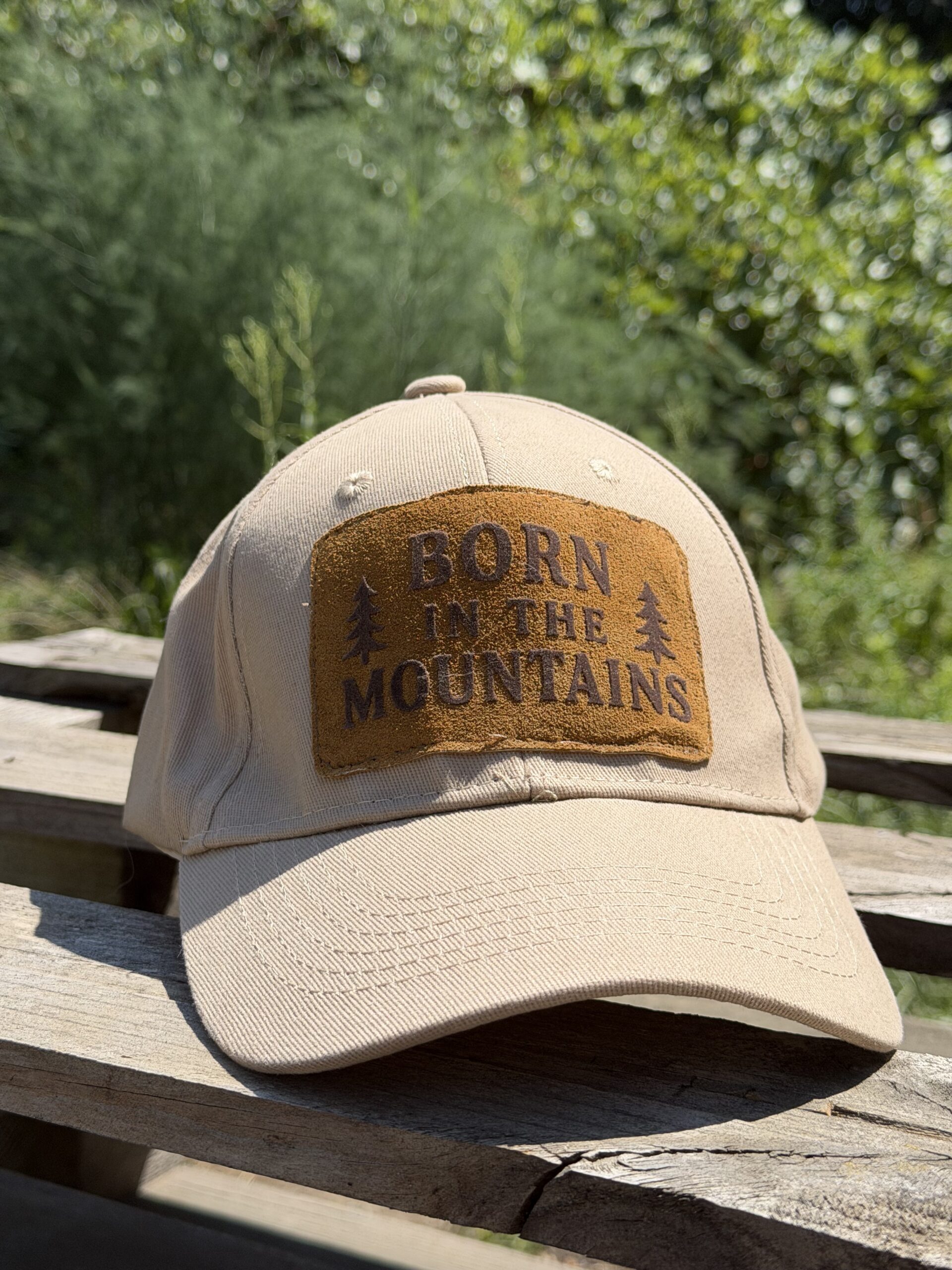 Cap Born in the mountains patch