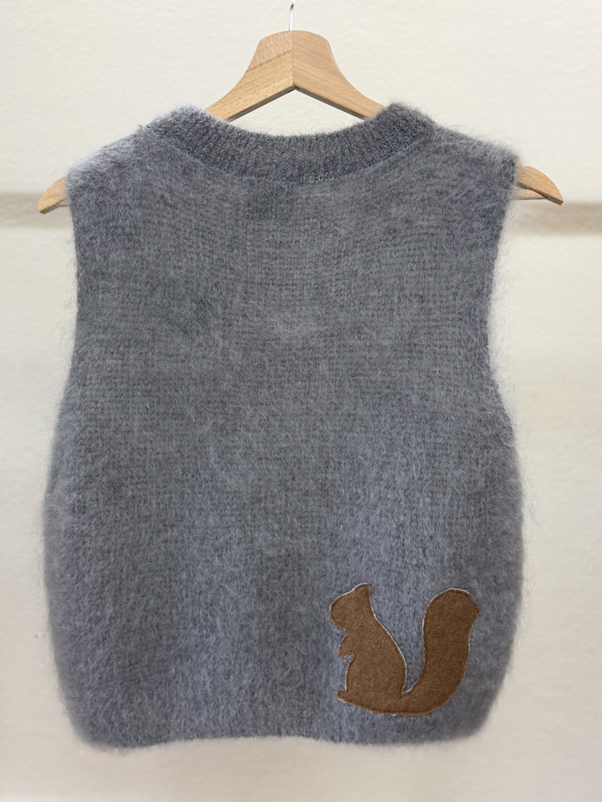 Gilet fluffy grigio scoiattolo - immagine 2