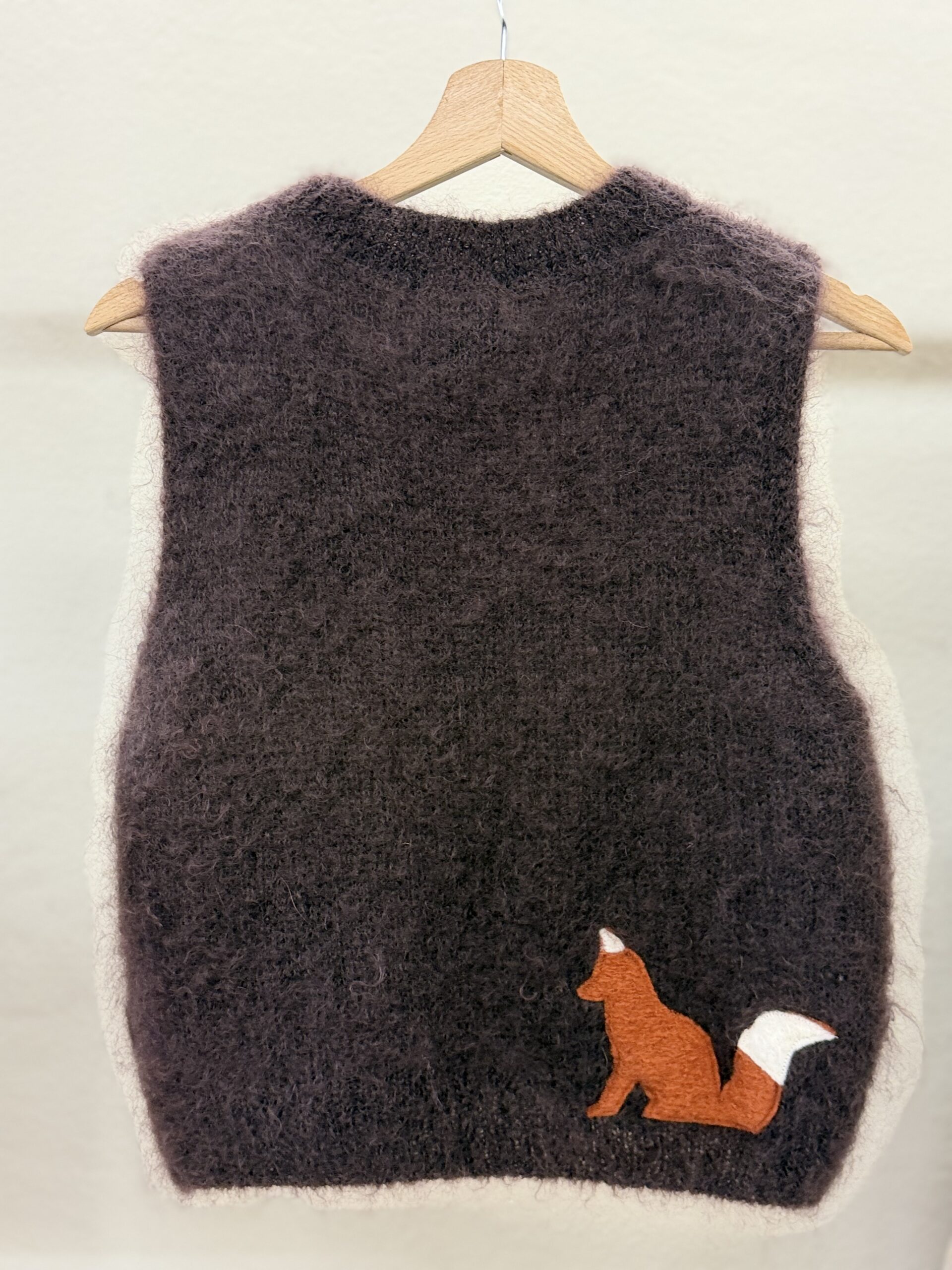 Gilet fluffy marrone volpe - immagine 2
